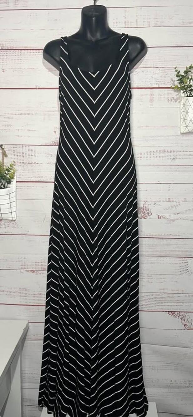 Women’s Matty M Black & White Maxi Size Medium